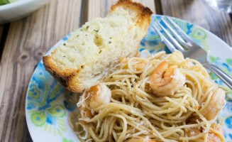 Garlic and Brown Butter Shrimp Pasta Dinner Recipe {done in 15 minutes}