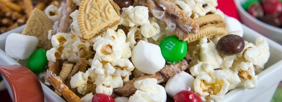White Chocolate Gingerbread Popcorn