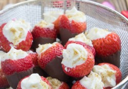 Chocolate Dipped Cheesecake Stuffed Strawberries