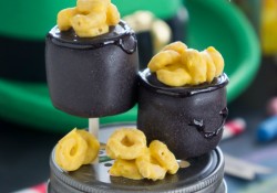 Pot o' Gold Marshmallow Pops