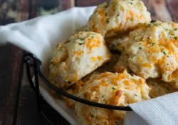 Copycat Red Lobster Cheddar Bay Biscuits