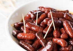 Slow Cooker Raspberry Chipotle Litl Smokies