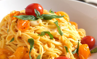 15 Minute Caprese Pasta Skillet